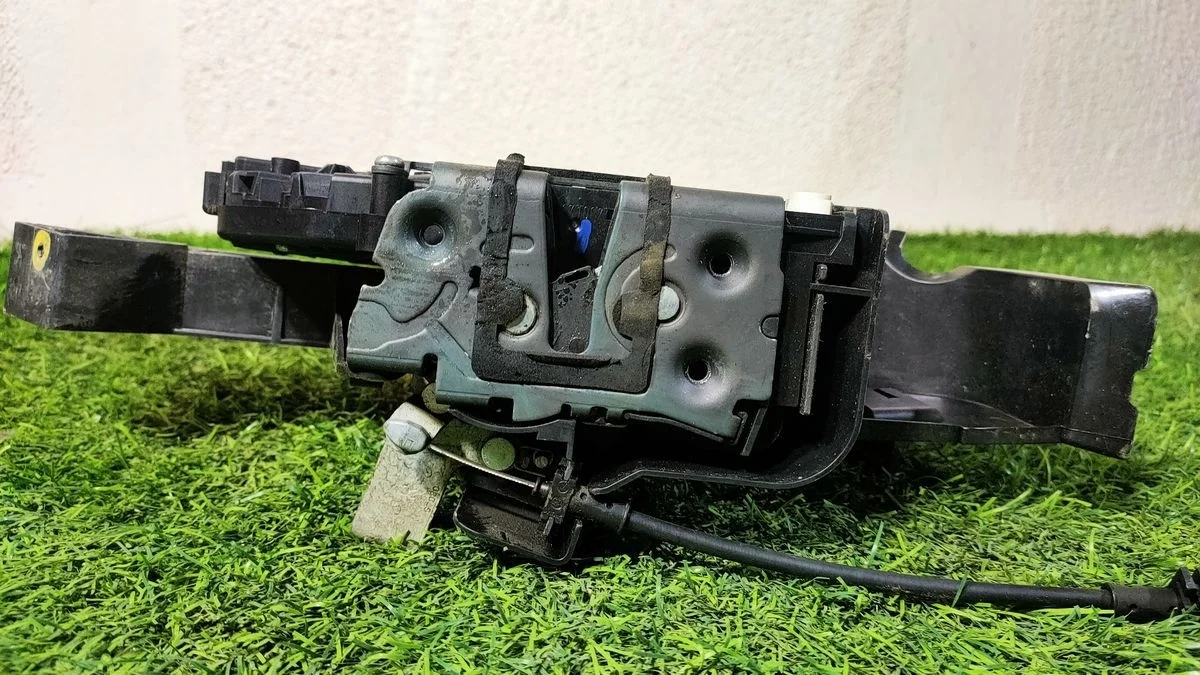 Замок двери задней правой для Ford Focus (II) II