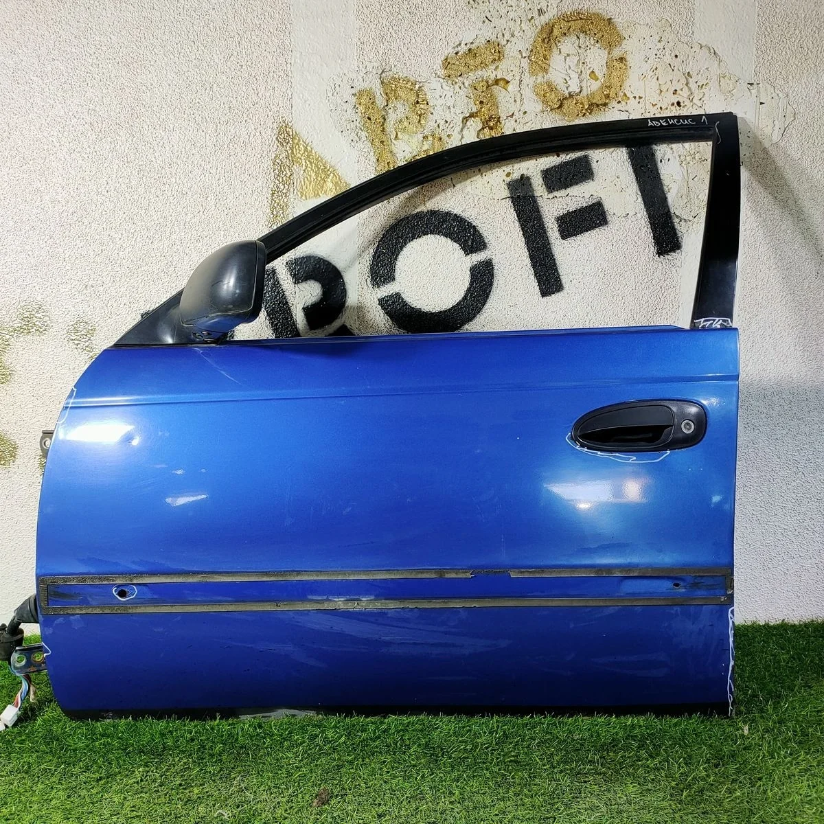 дверь передняя левая Toyota Avensis (T220) I