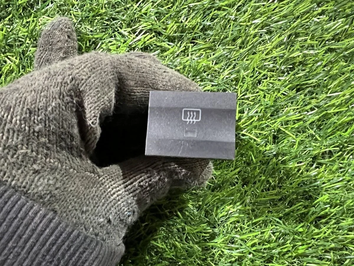 Кнопка обогрева стекла Skoda Fabia I (1999—2004)