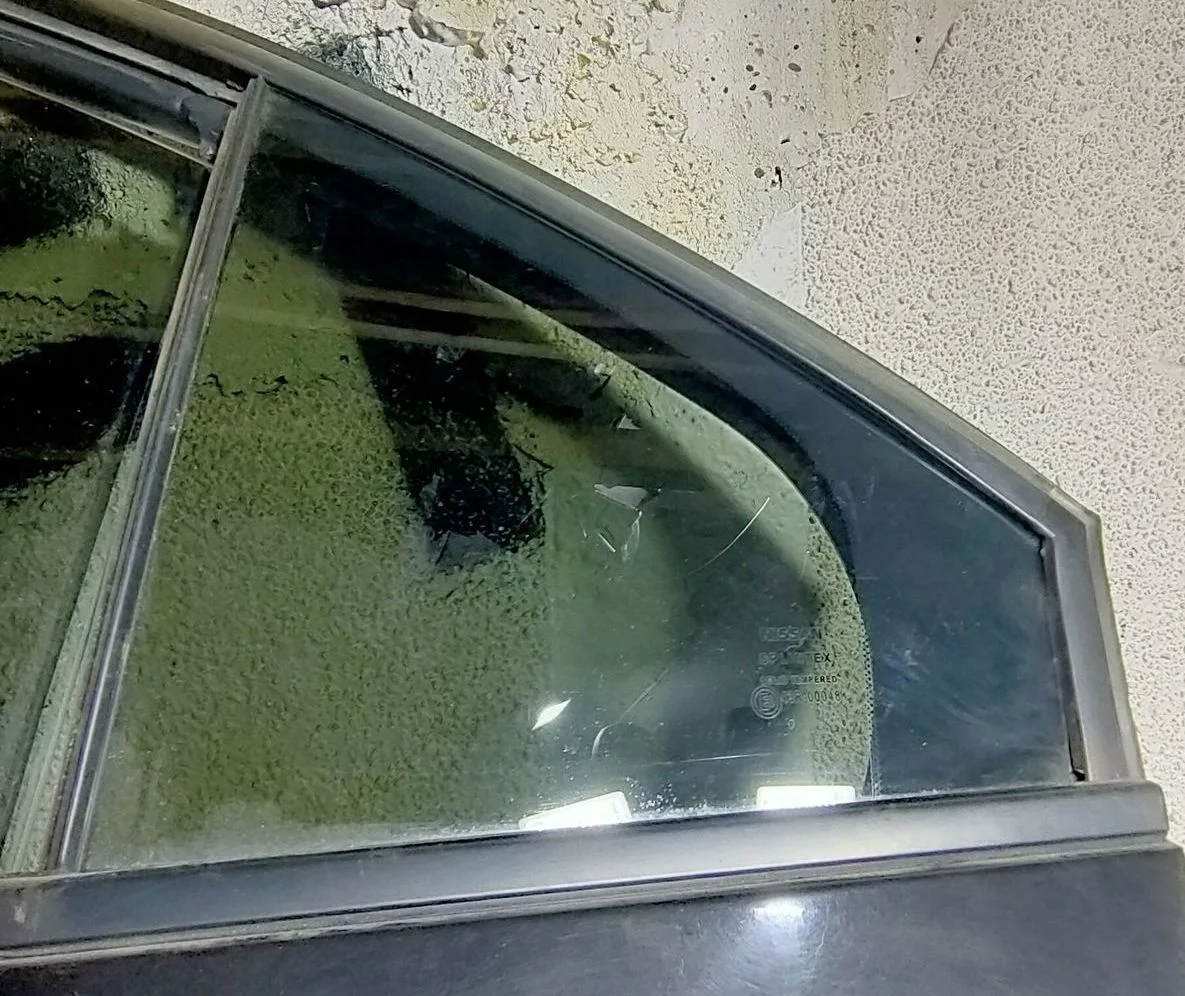 Форточка двери задней левой Nissan Primera (P12) 3