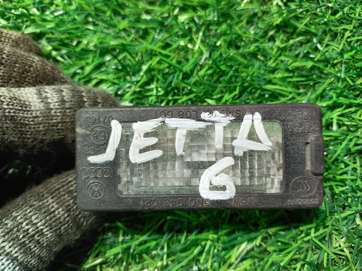 Фонарь подсветки номера Volkswagen Jetta VI (2010—2015)