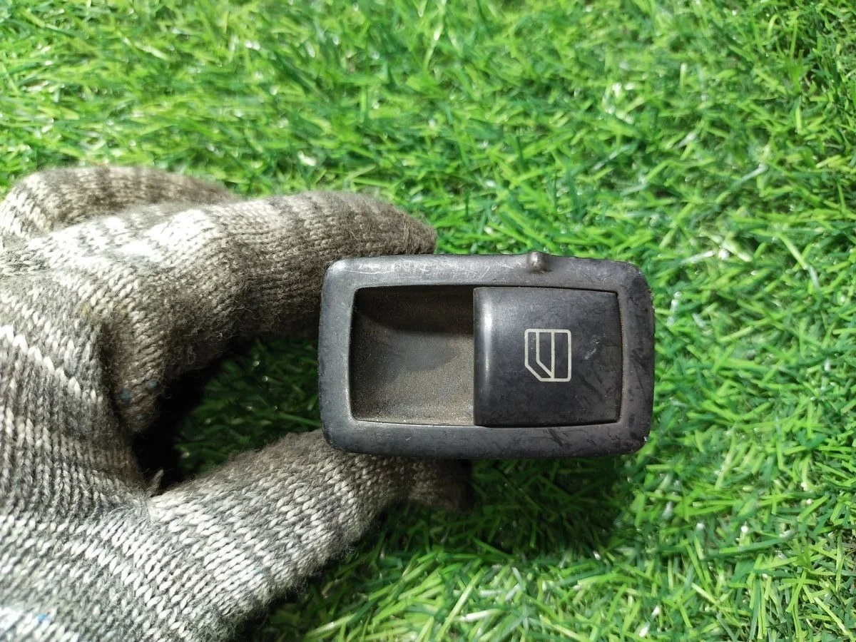 Кнопка стеклоподъемника Mercedes-Benz GL-класс X164 (2006—2009)