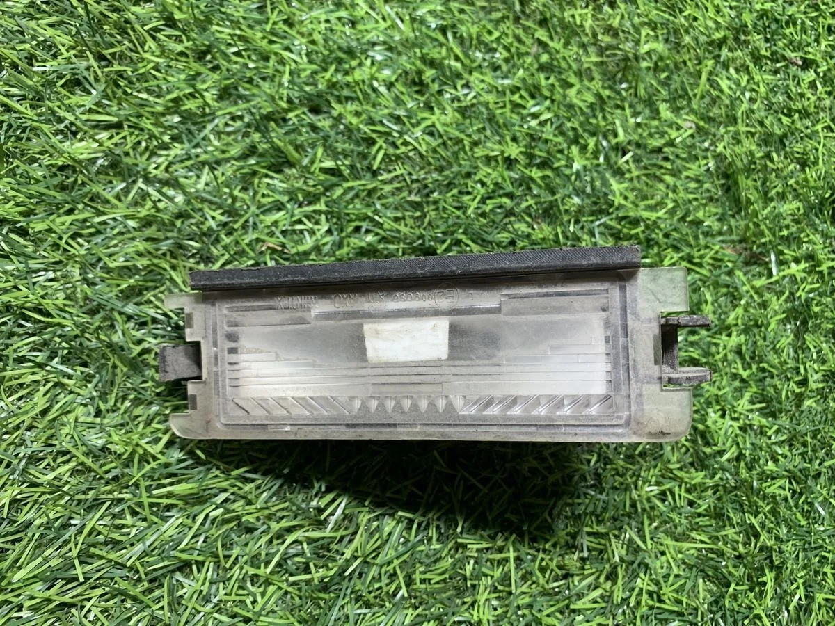 Фонарь подсветки номера Renault Logan