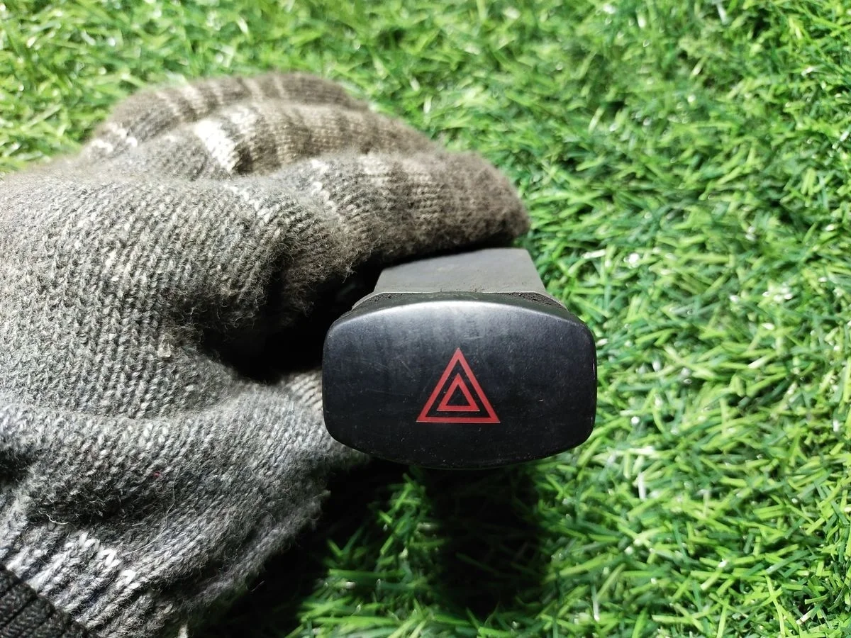 Кнопка аварийной сигнализации Daewoo Nexia I (1995—2008)