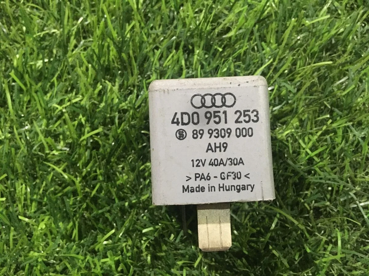 Реле электробензонасоса Audi A6 C5 рестайлинг (2001—2004)