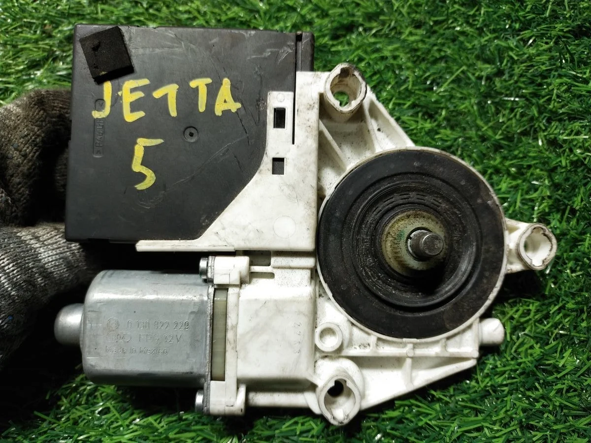 Моторчик стеклоподъемника Volkswagen Jetta V