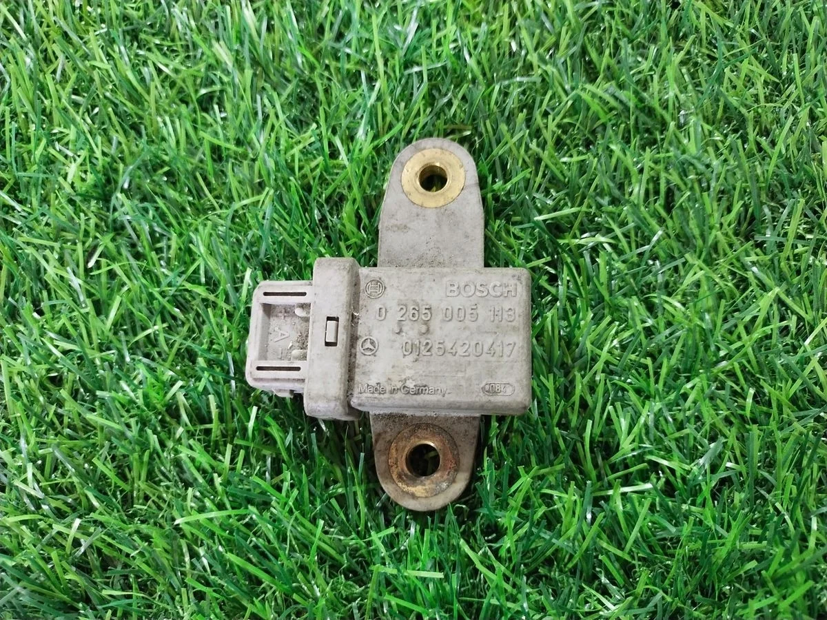 Датчик ускорения с Mercedes Benz E-Class (W210) II