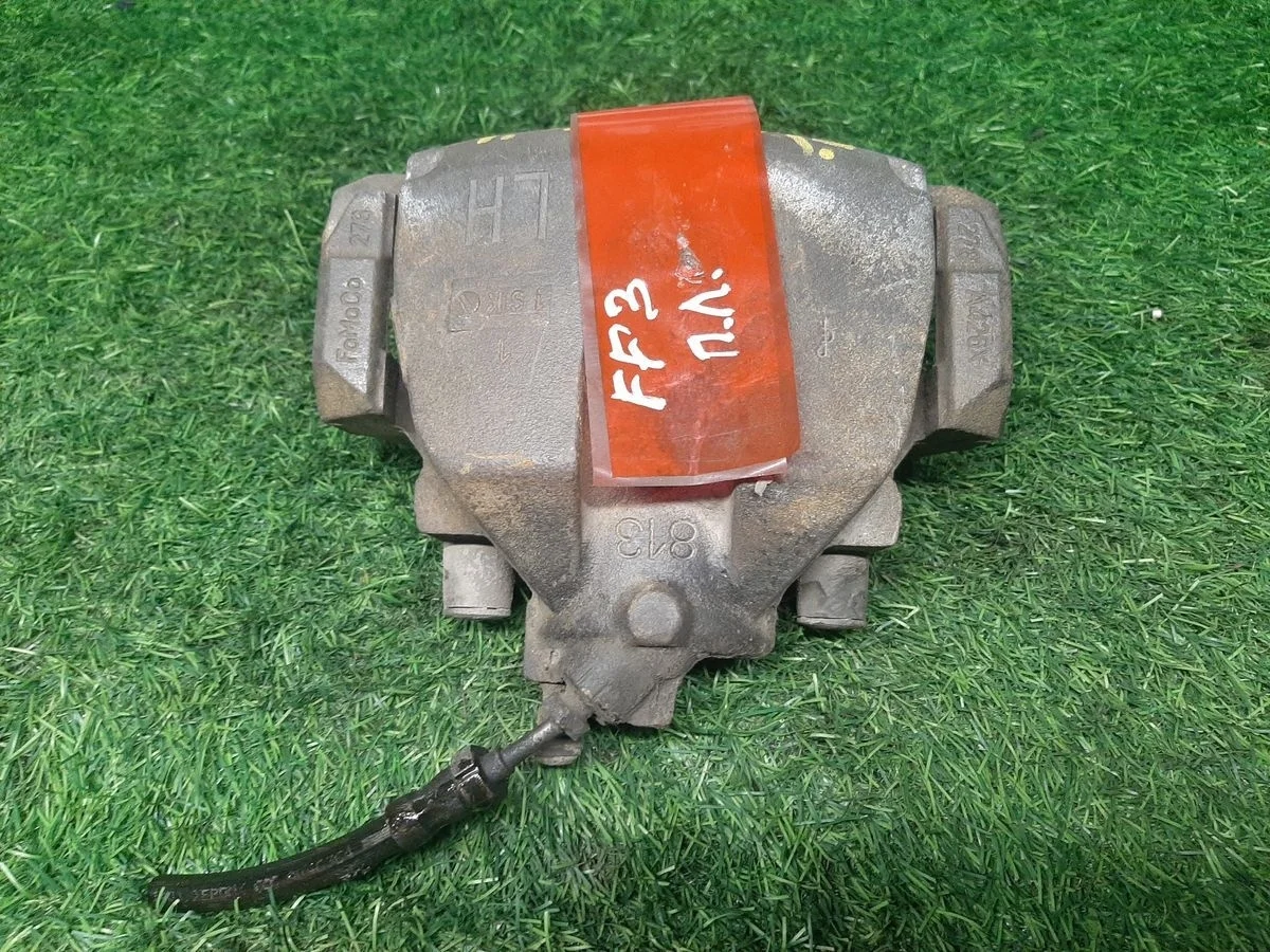 Суппорт передний левый на Ford Focus 3