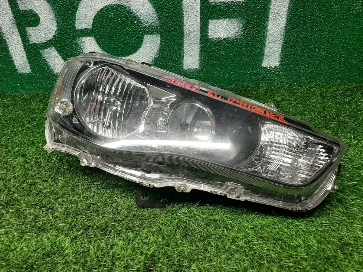 В наличии: Фара правая Mitsubishi Lancer X