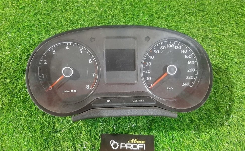 В наличии панель приборов Volkswagen Polo V