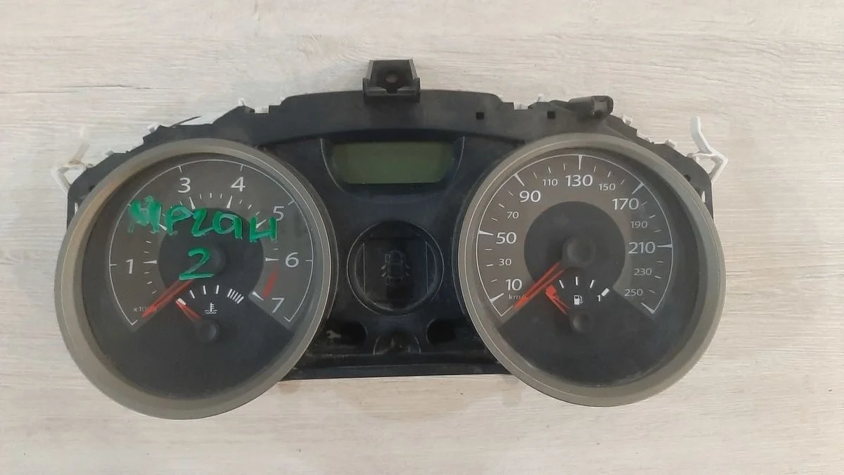 В наличии Приборная панель Renault Megane 2