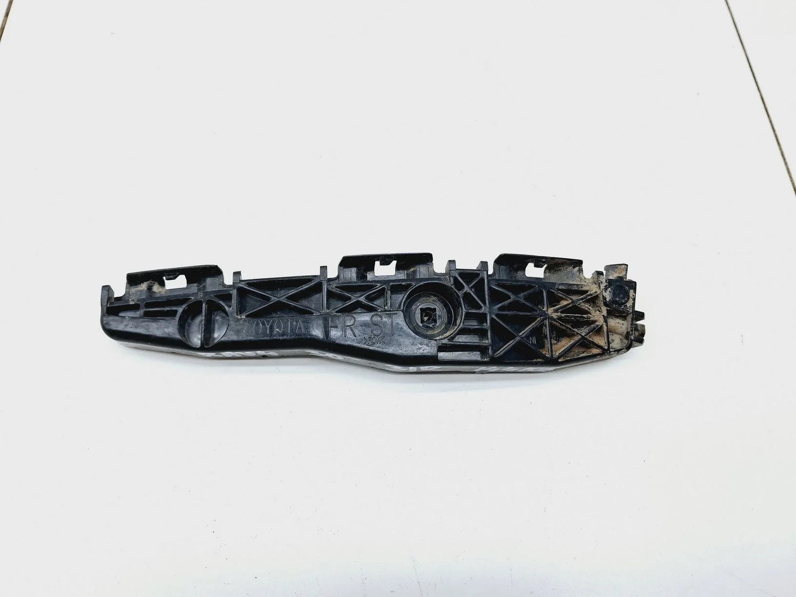 Кронштейн заднего бампера правый Toyota RAV4 (XA30) 2005-2012