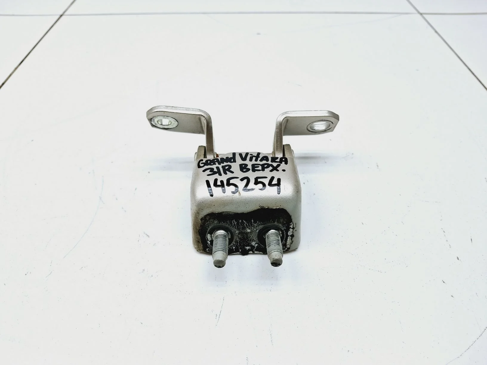 петля двери Suzuki Grand Vitara III 2005-2015