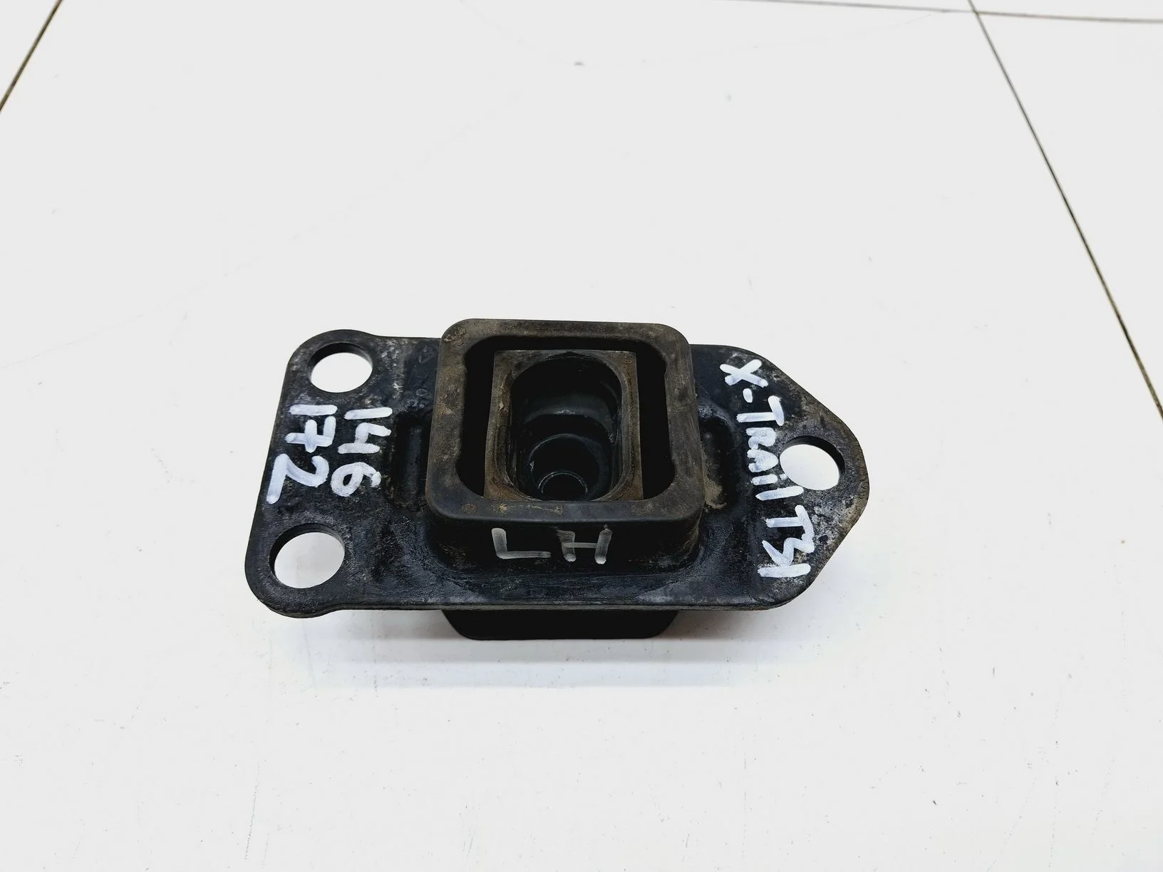 Опора КПП левая Nissan X-Trail (T31) 2007-2013