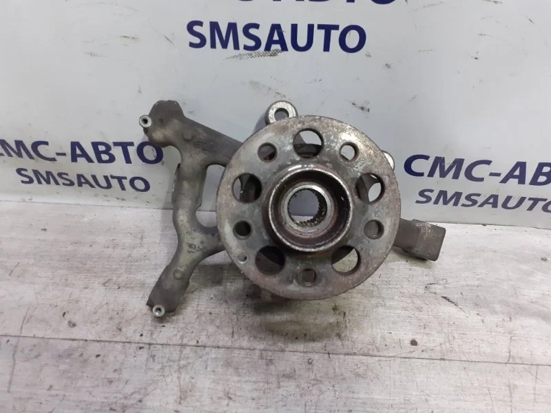 Кулак поворотный Mercedes-Benz Glk A2043323001 X204 3.0, передний правый