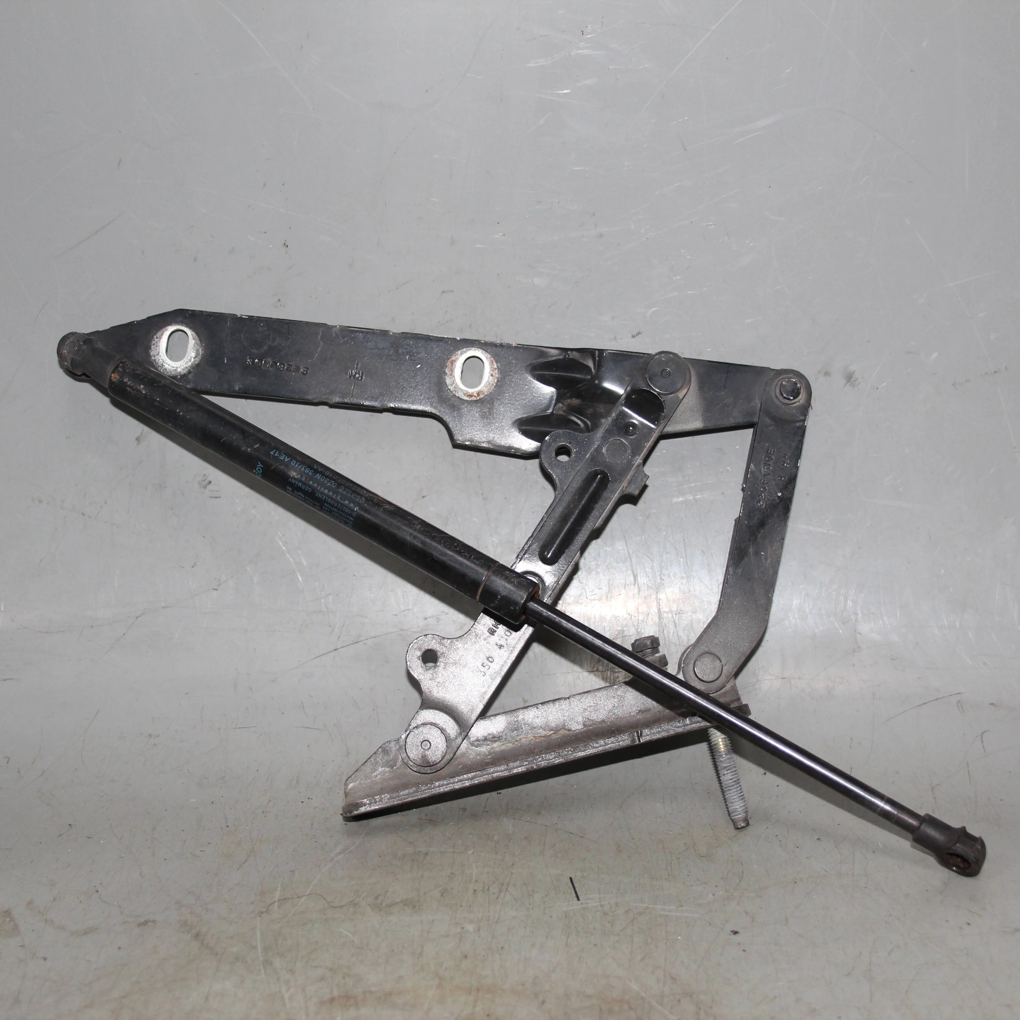 Петля капота правая LAND ROVER Range Rover Sport