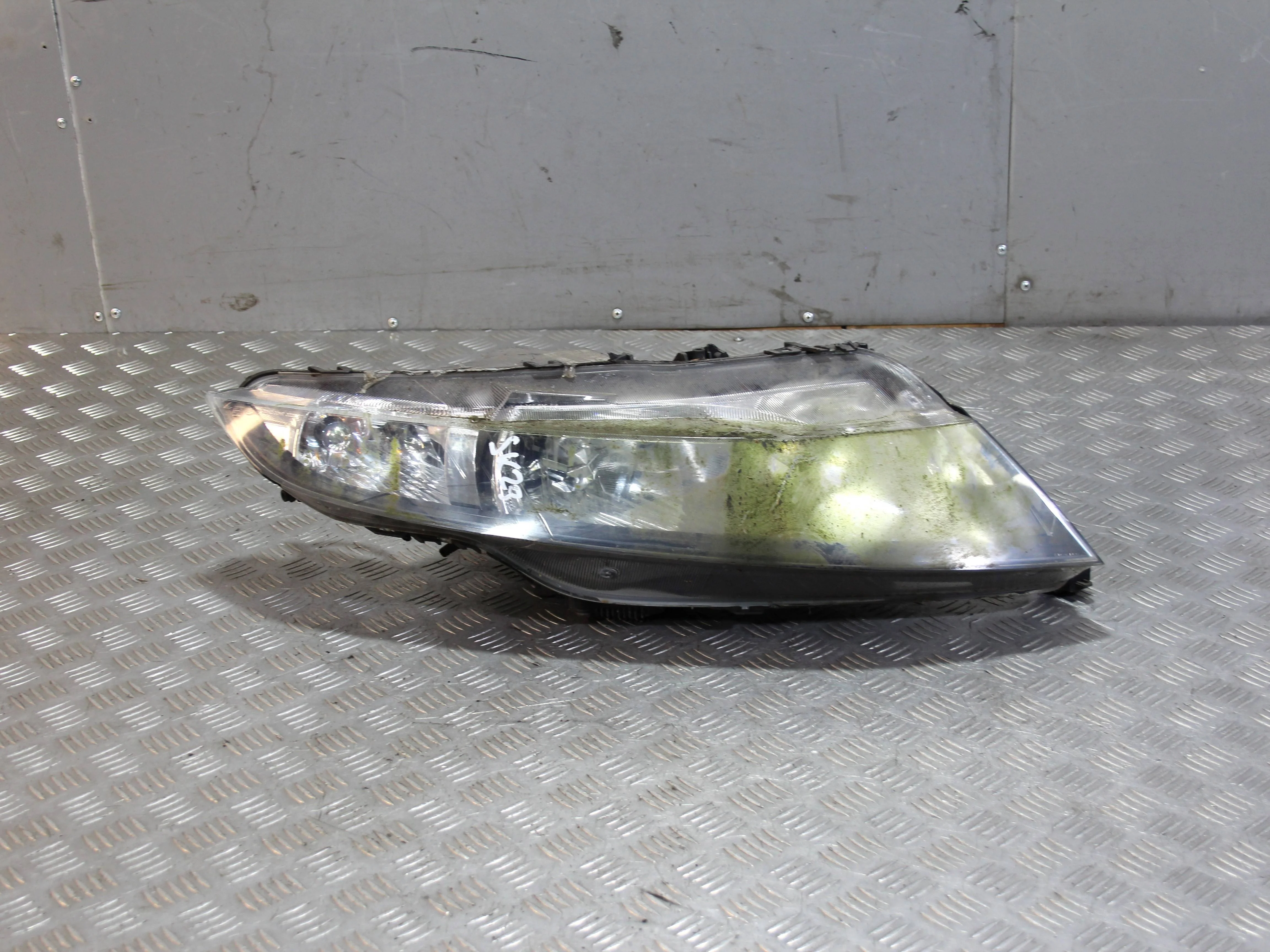 Фара правая ксенон HONDA Civic 5D 2006-2011