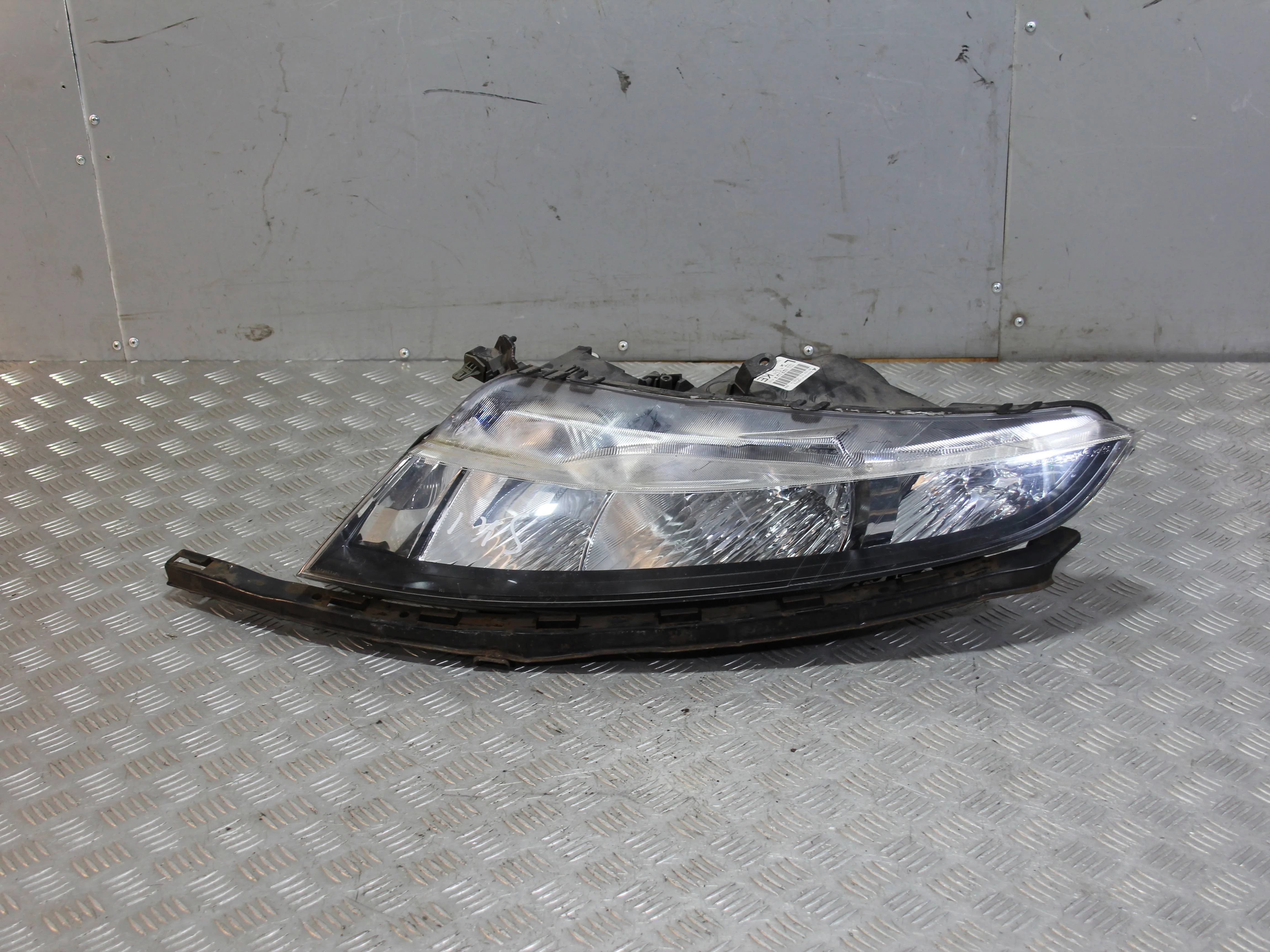 Фара левая ксенон HONDA Civic 5D 2006-2011
