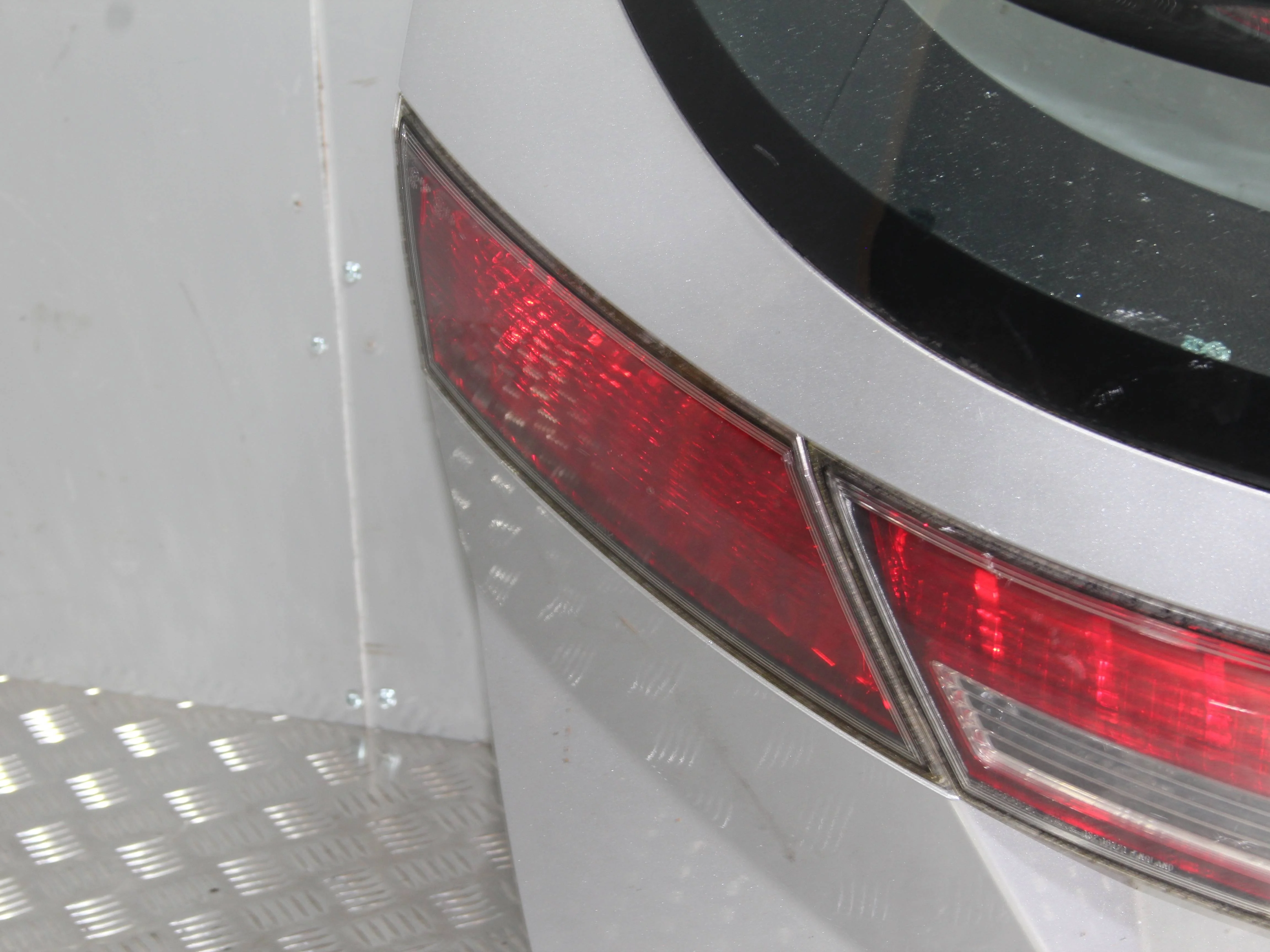Фонарь внутренний левый HONDA Civic 5D 2006-2011