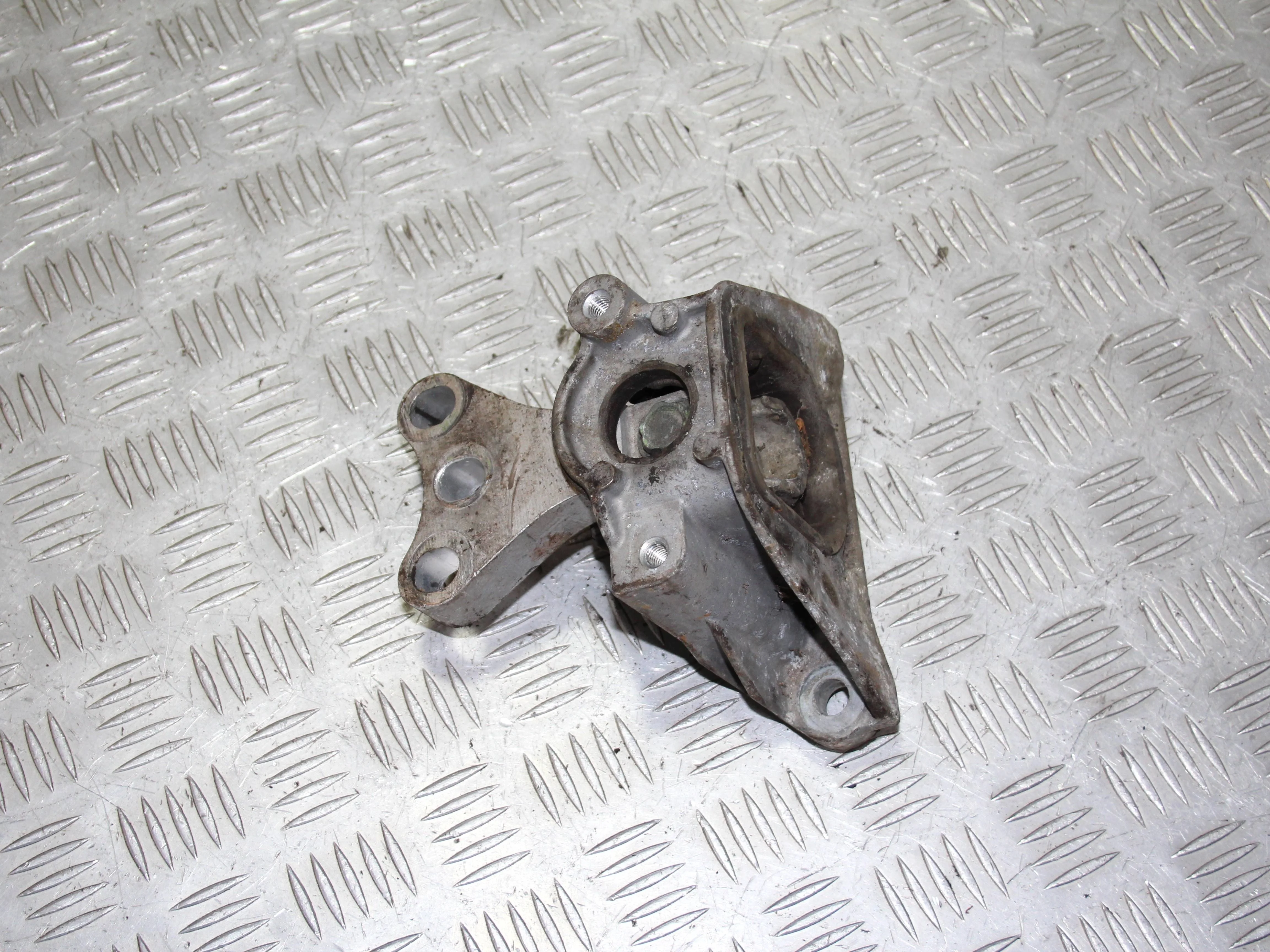 Опора КПП левая HONDA Civic 5D 2006-2011