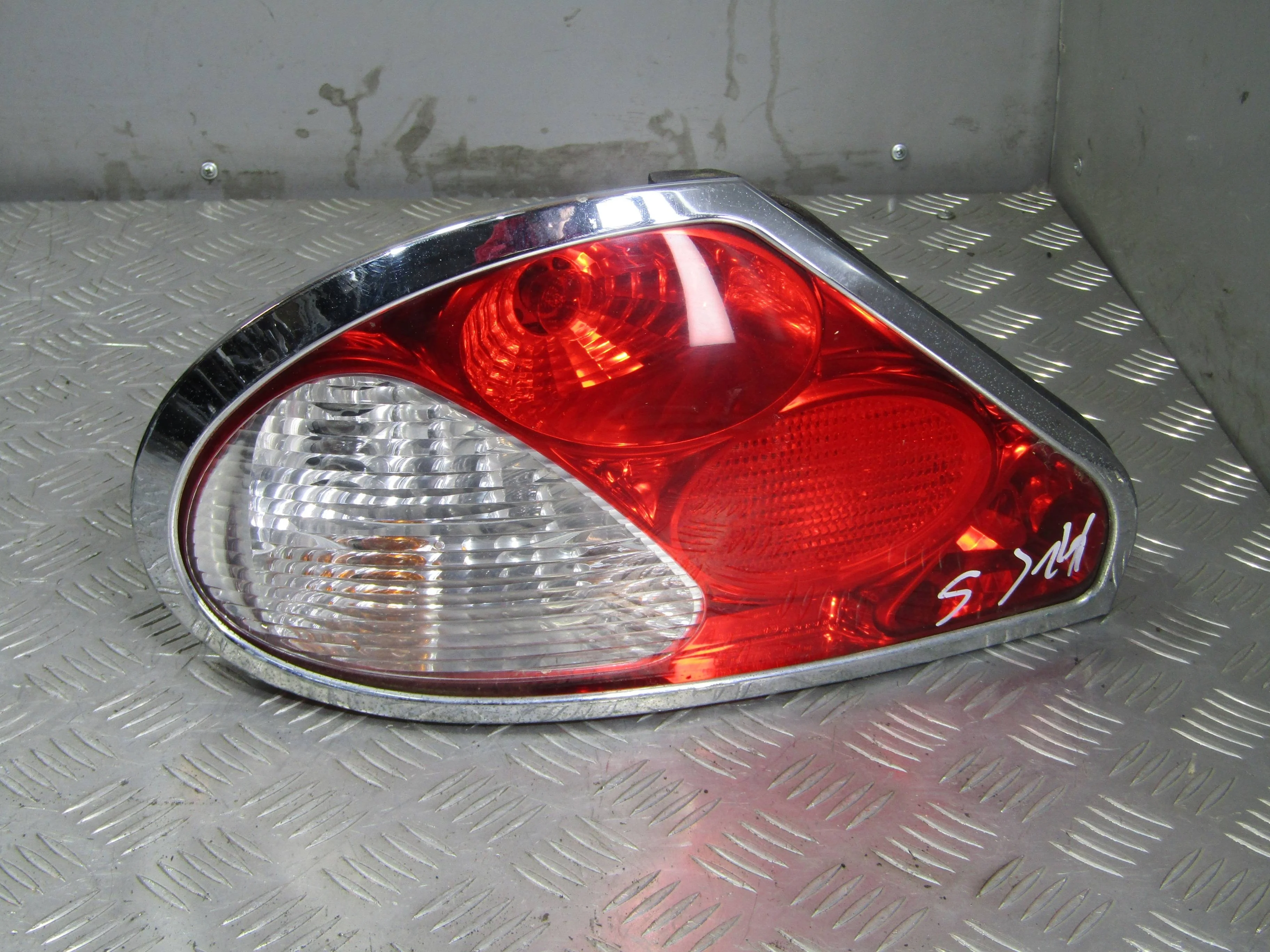 Фонарь внешний левый JAGUAR X-type 2001-2009