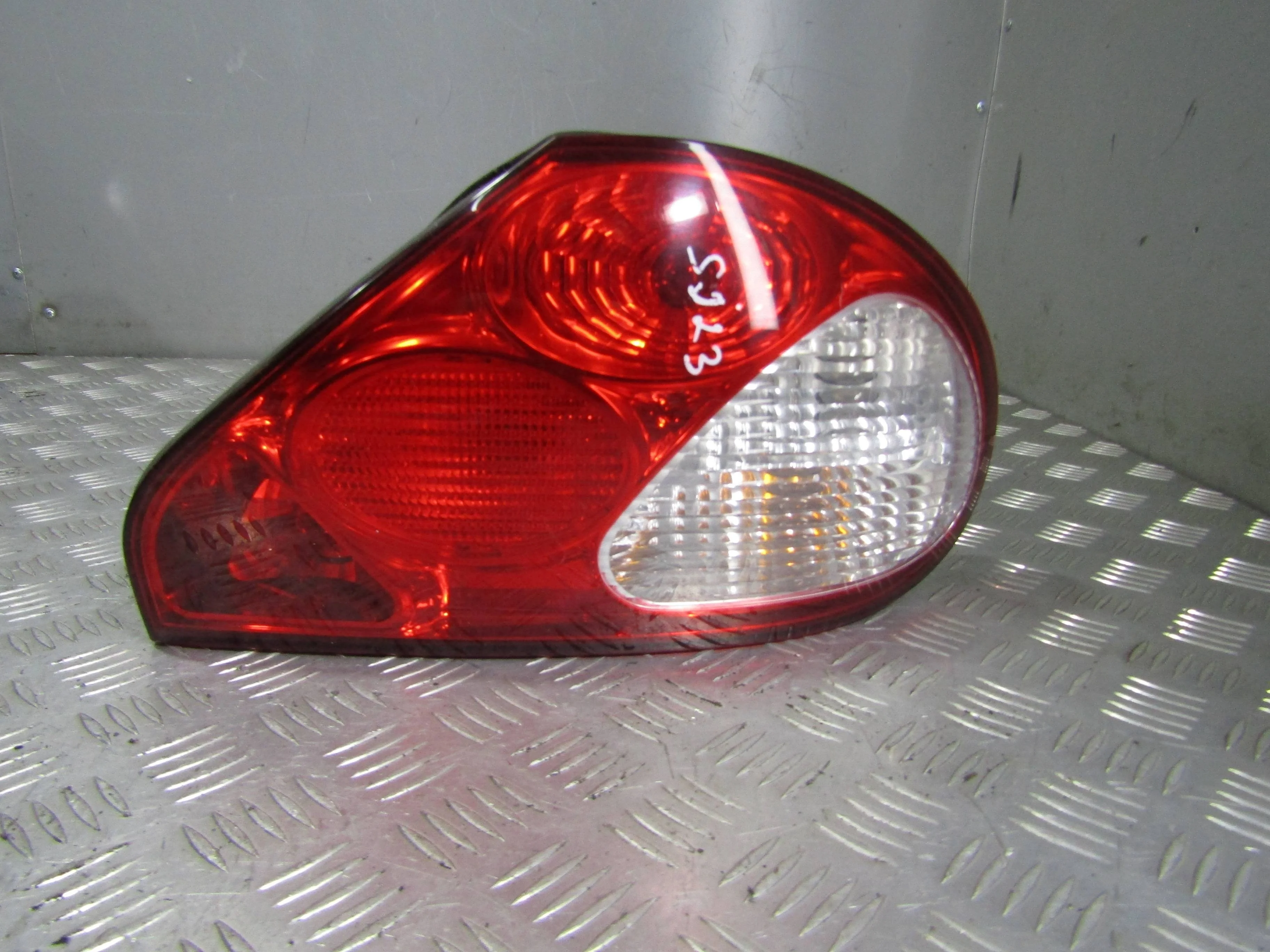 Фонарь внешний правый JAGUAR X-type 2001-2009