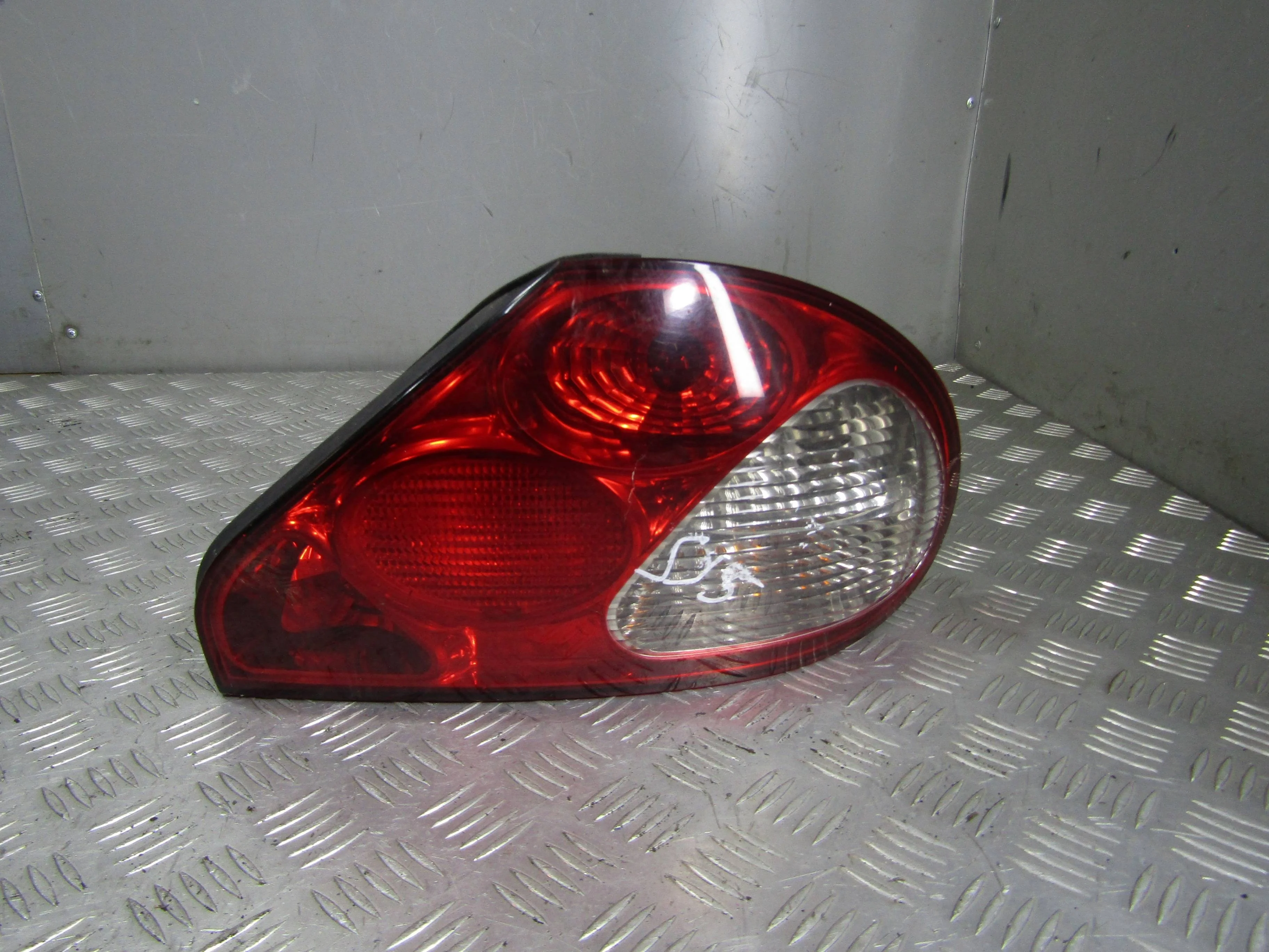 Фонарь внешний правый JAGUAR X-type 2001-2009