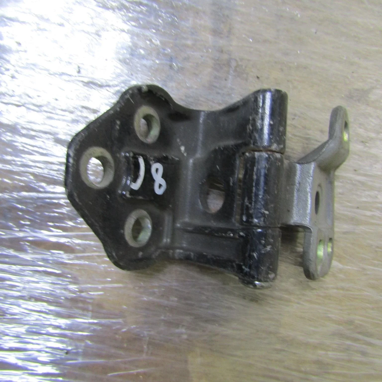 Петля двери багажника нижняя HONDA CR-V 2002-2006