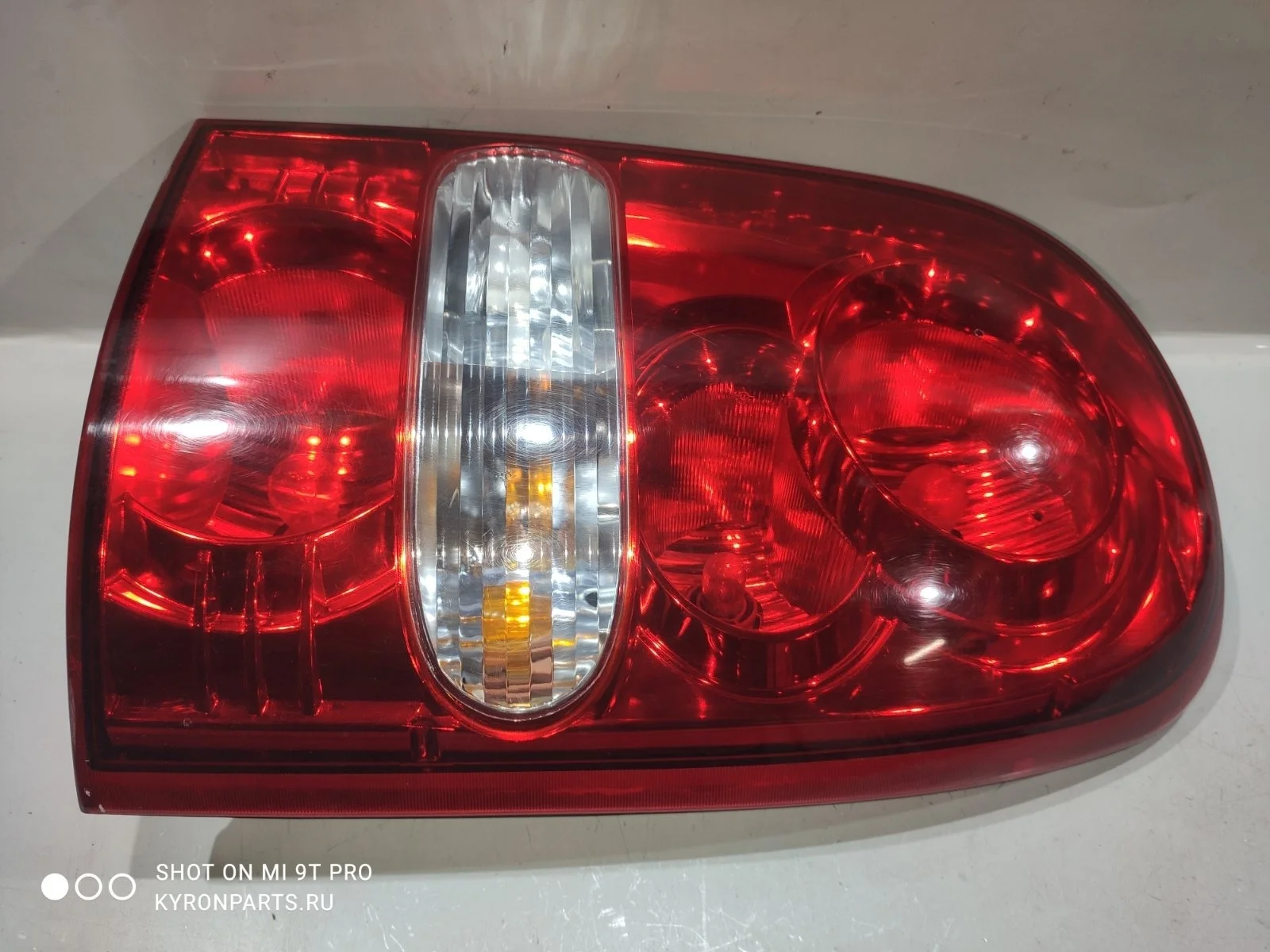 Фонарь внешний SsangYong Rexton 2009 Y250
