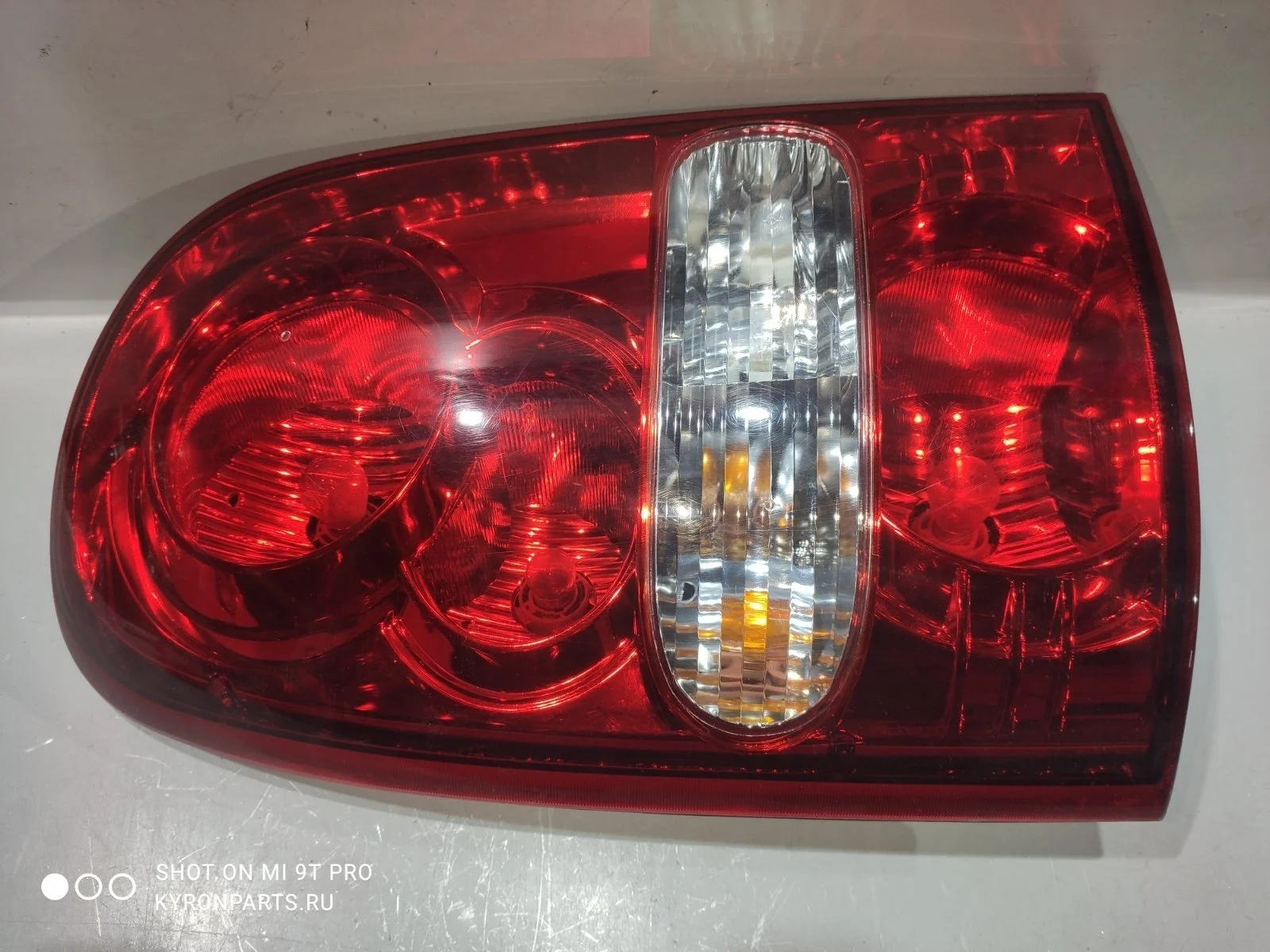 Фонарь внешний SsangYong Rexton 2009 Y250