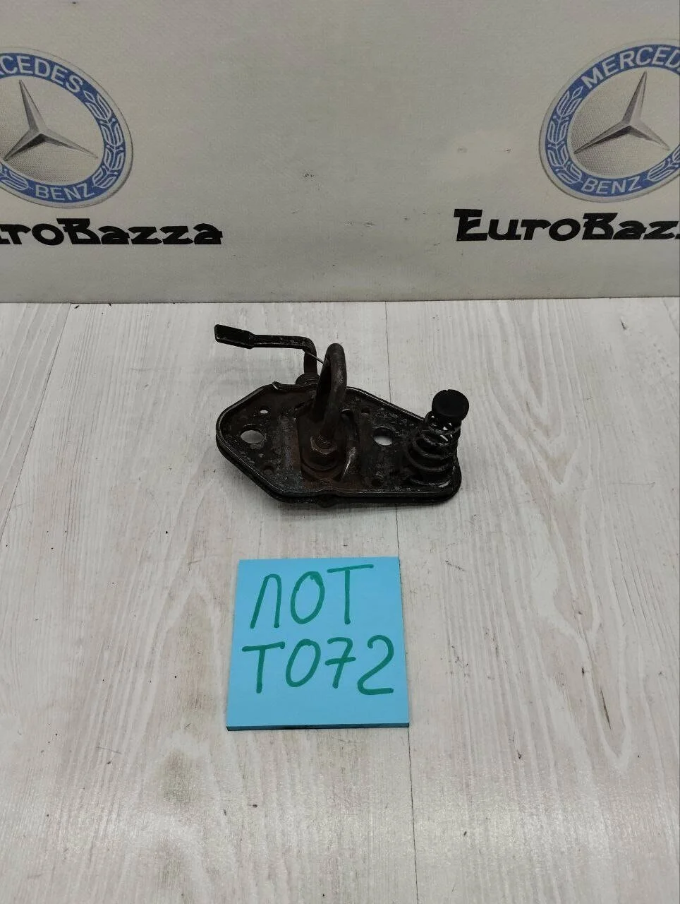 Замок капота Mercedes R170