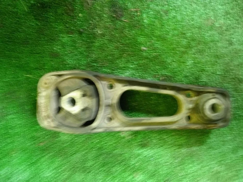 Подушка двигателя Renault Duster 2013 8200805813 X79 F4R400, передняя