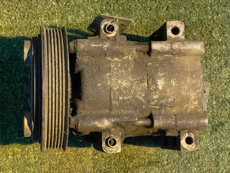 Компрессор кондиционера Ford Focus MK1 EYDB 2001