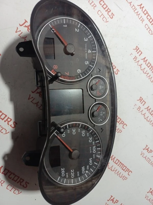 Щиток приборов Audi A3 8P BSE 1.6 2008
