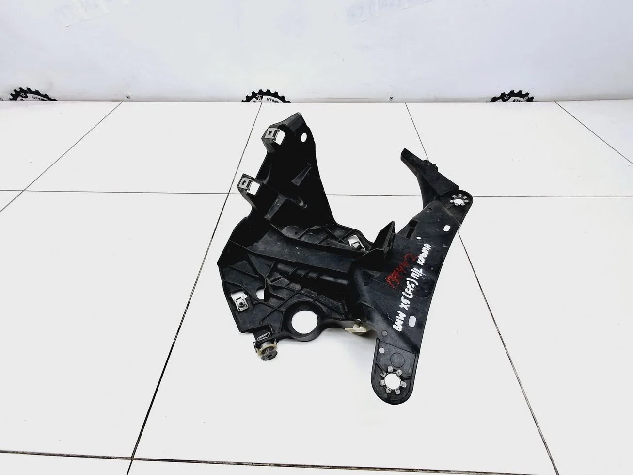 кронштейн крепления крыла BMW X5 (F15) 2013-2018