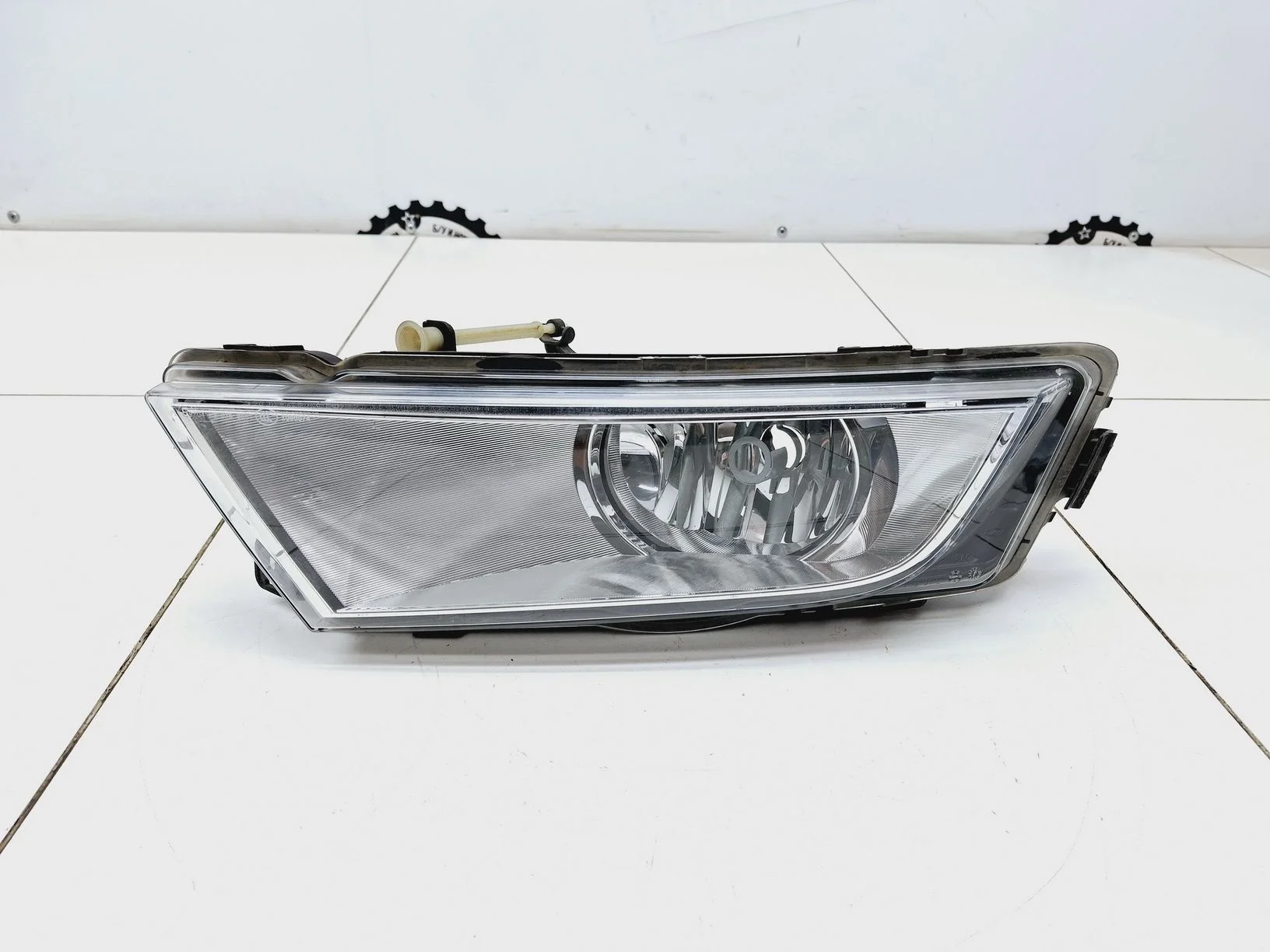 фара противотуманная Skoda Octavia (A7/5E) 2013-2020