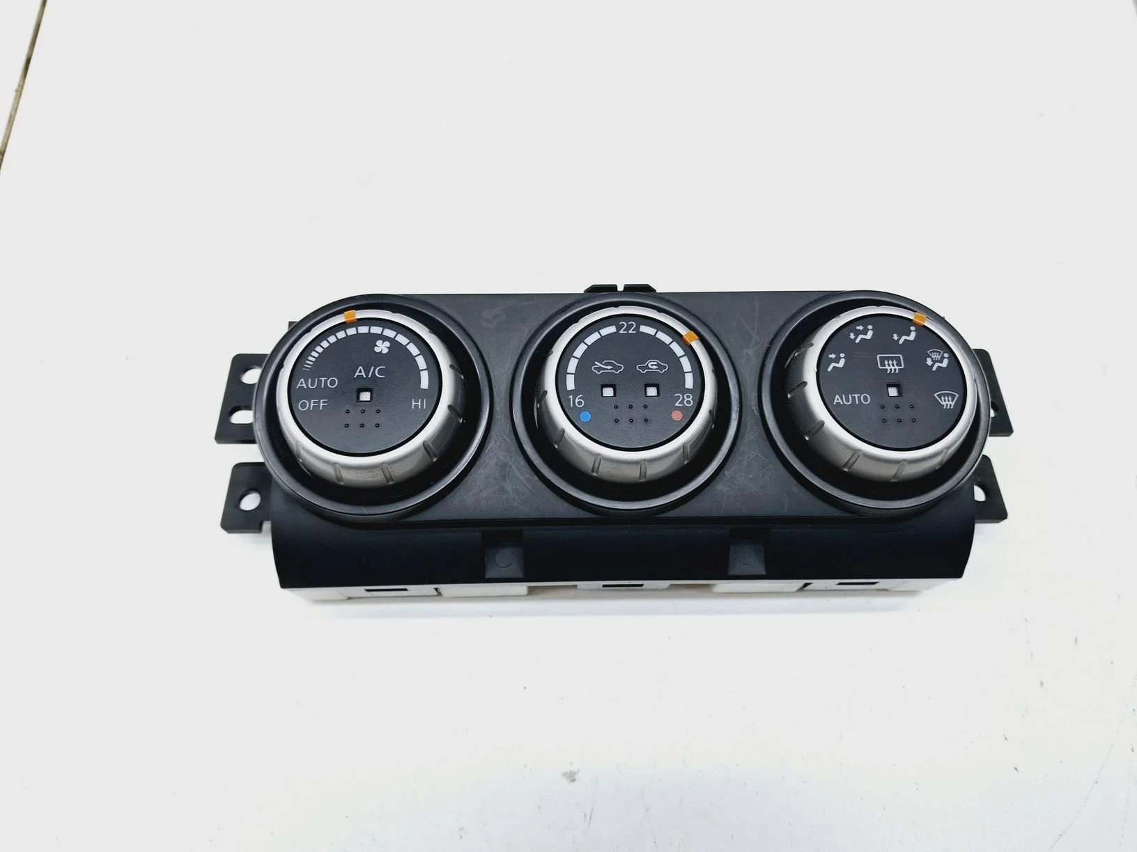 блок управления климатической установкой Nissan X-Trail (T31) 2007-2013