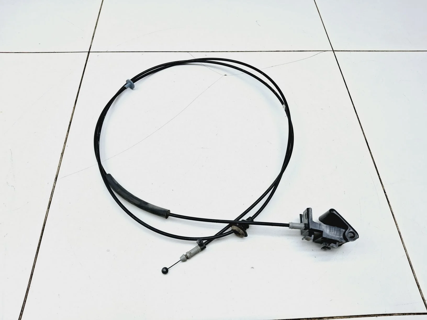 трос открывания капота Mazda CX-7 2006-2012