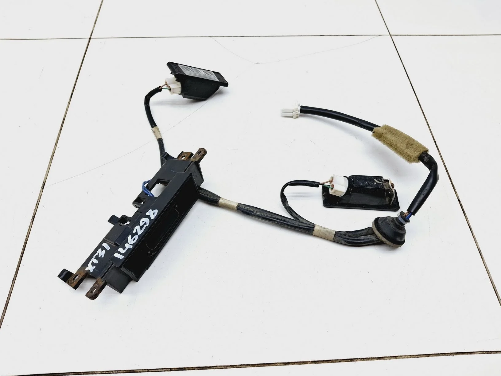 кнопка открывания багажника Nissan X-Trail (T31) 2007-2013