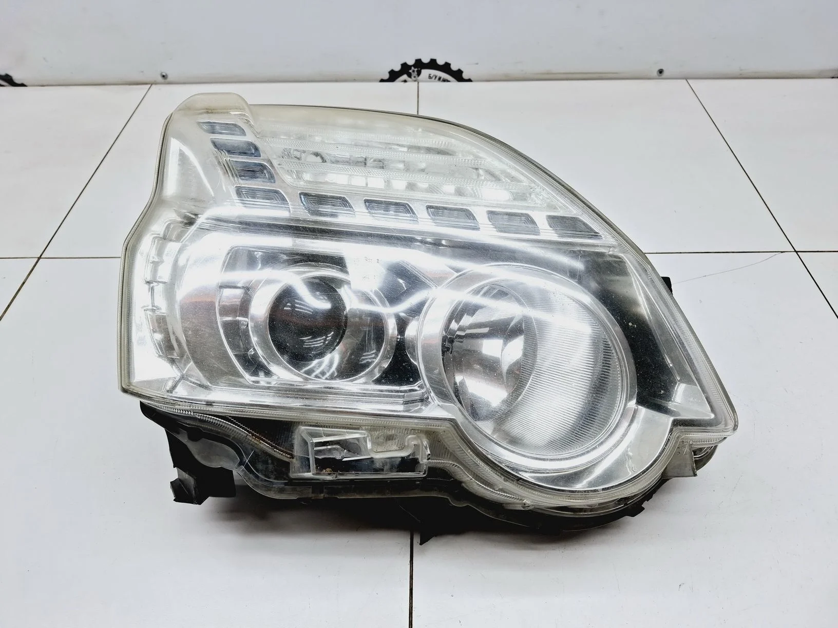 стекло фары Nissan X-Trail (T31) 2007-2013