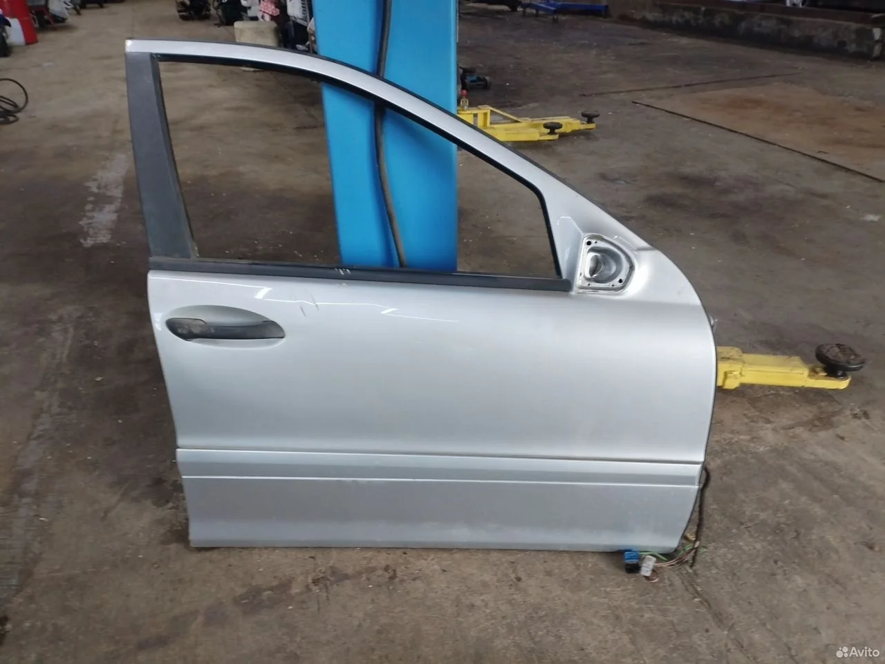 Дверь передняя правая mercedes w 203