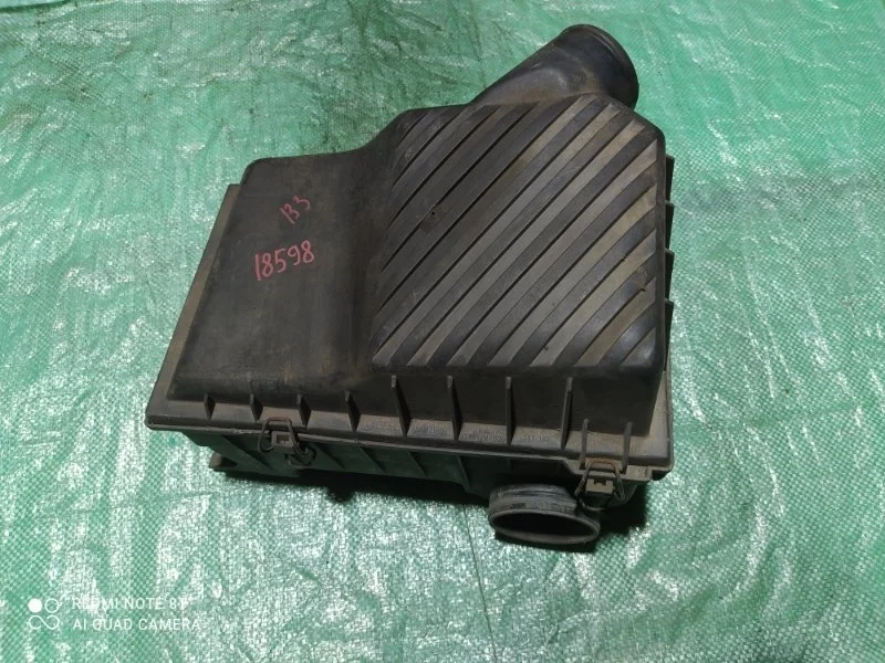 Корпус воздушного фильтра Volkswagen Passat B3 1992 Седан