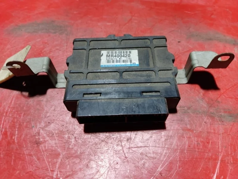 Блок управления abs Mitsubishi Montero 3 2001