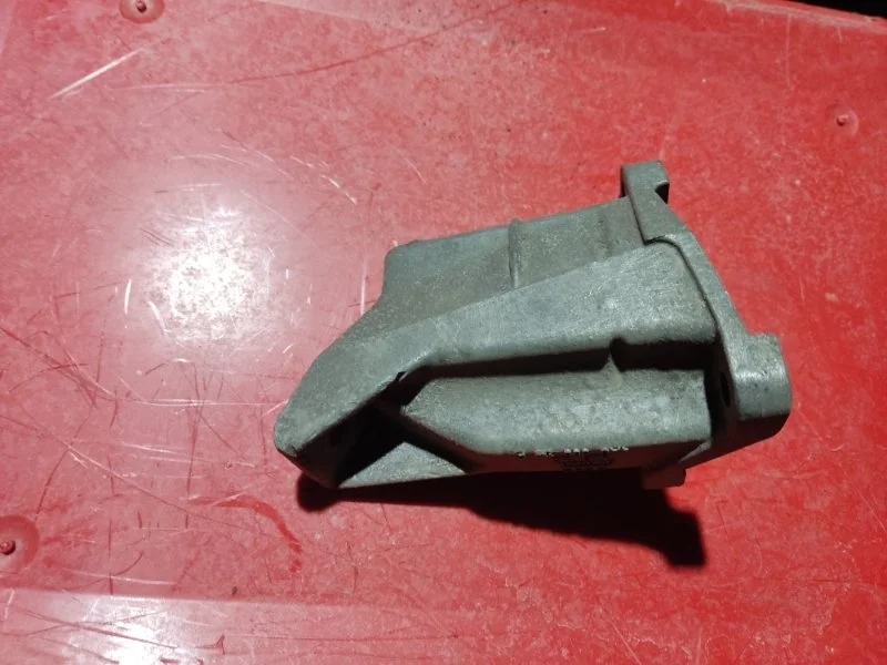 Опора кпп Audi A6 C4 1995 седан