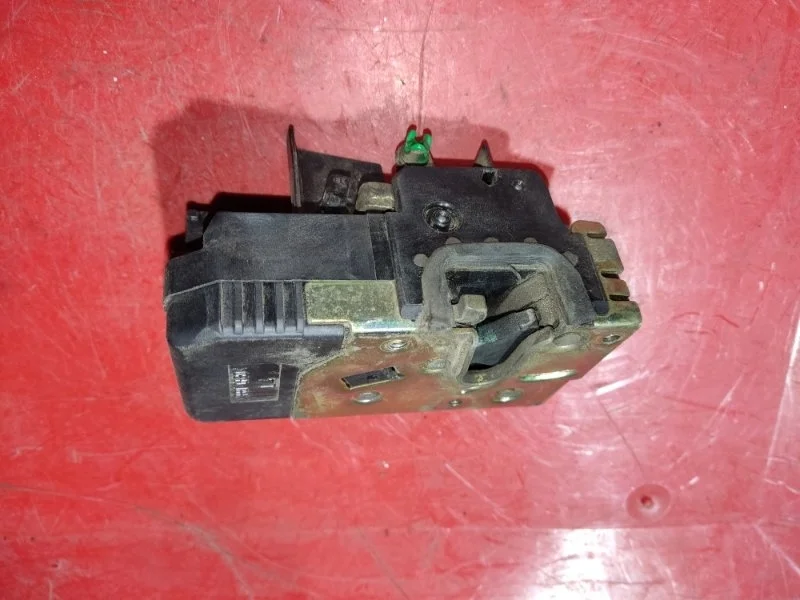 Замок двери Opel Vectra B 1996 седан