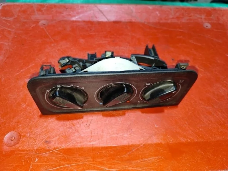 Блок управления отопителем Volkswagen Golf 3 1992 Хетчбек