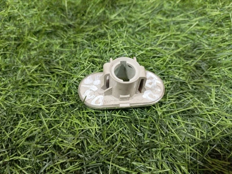 Повторитель в крыло Renault Duster 2015-2020 8200257684 K9K