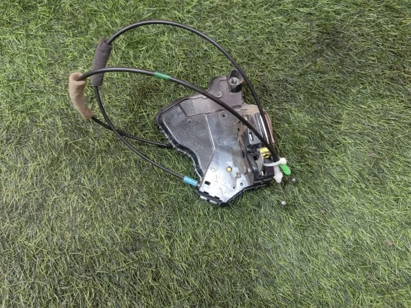 Замок двери Toyota Rav4 2013 6906033120 XA40 3ZRFE