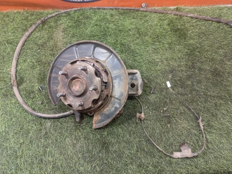 Кулак Toyota Rav4 2013 4230442020 XA40 3ZRFE, задний правый