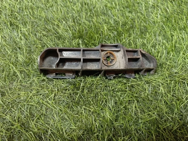 Кронштейн заднего бампера Toyota Rav4 2013 5256242020 XA40 3ZRFE, задний правый